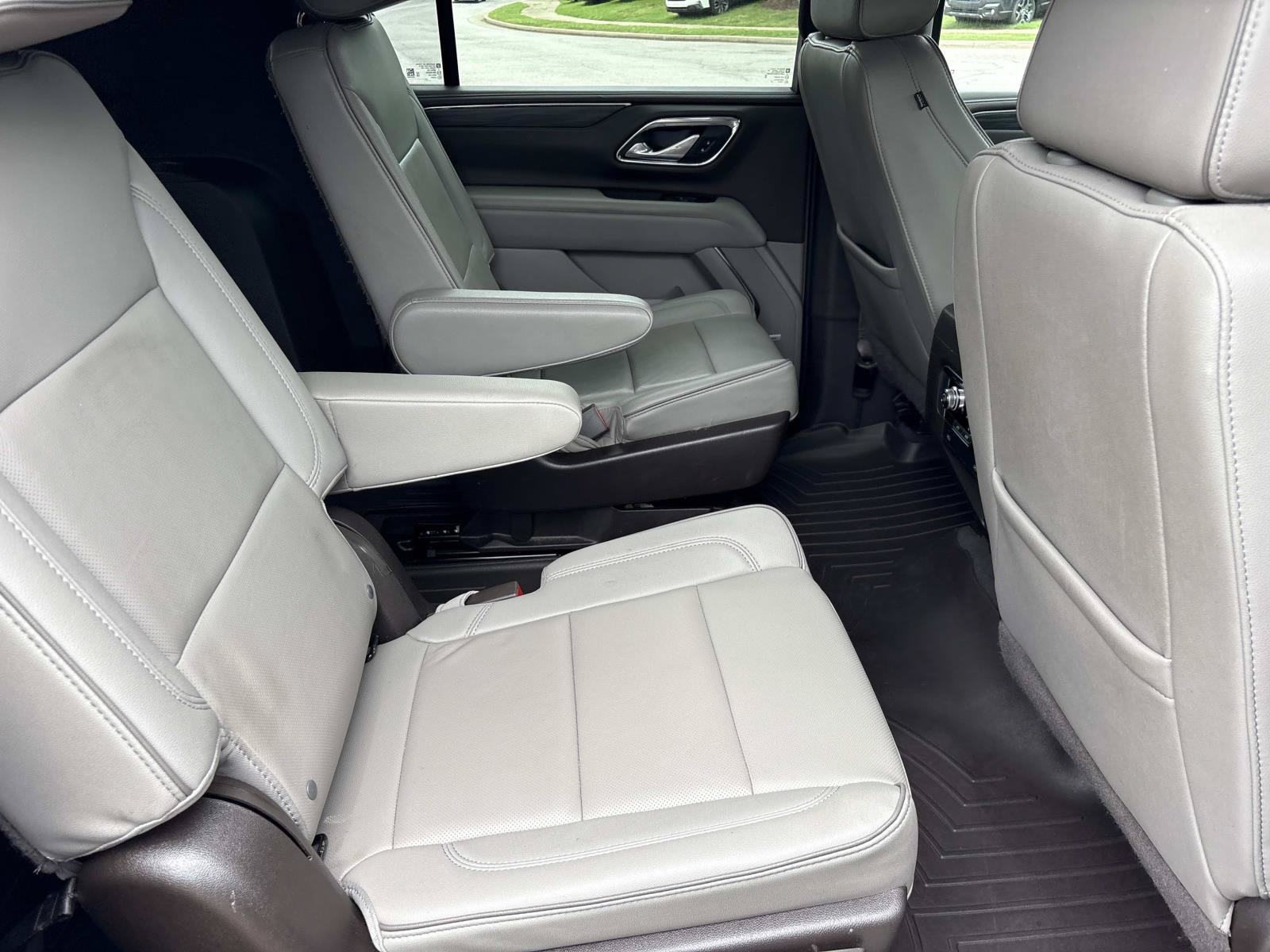 Used 2023 GMC Yukon XL SLT AWD/4WD image 34