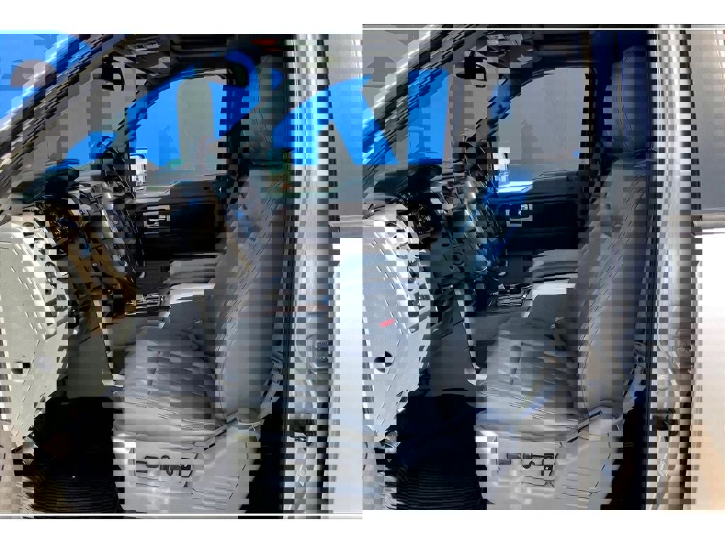 Used 2013 Ford F150 Lariat w/ Luxury Equipment Group image 26