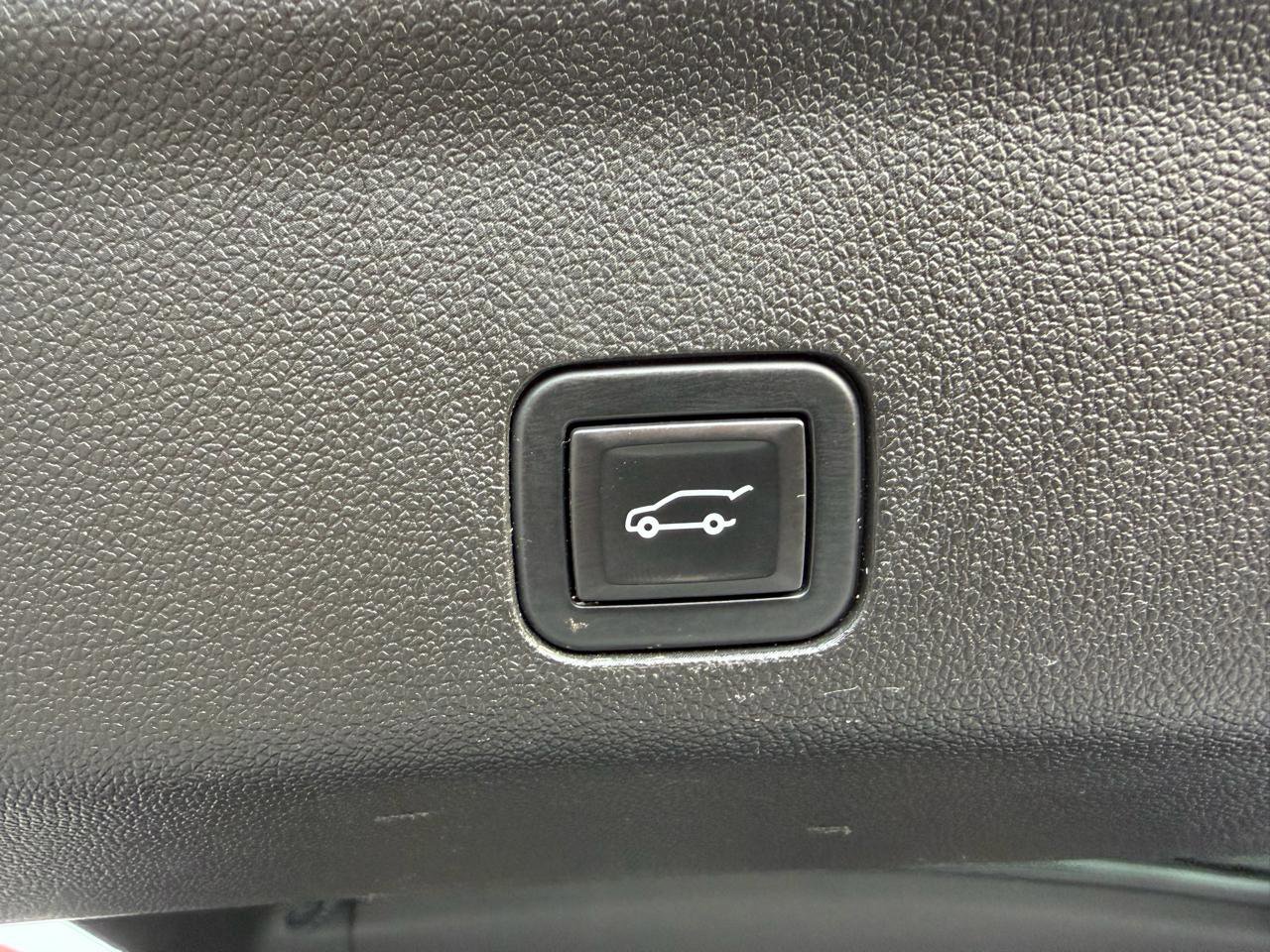 Used 2021 Chevrolet Tahoe Premier w/ Premium Package image 7