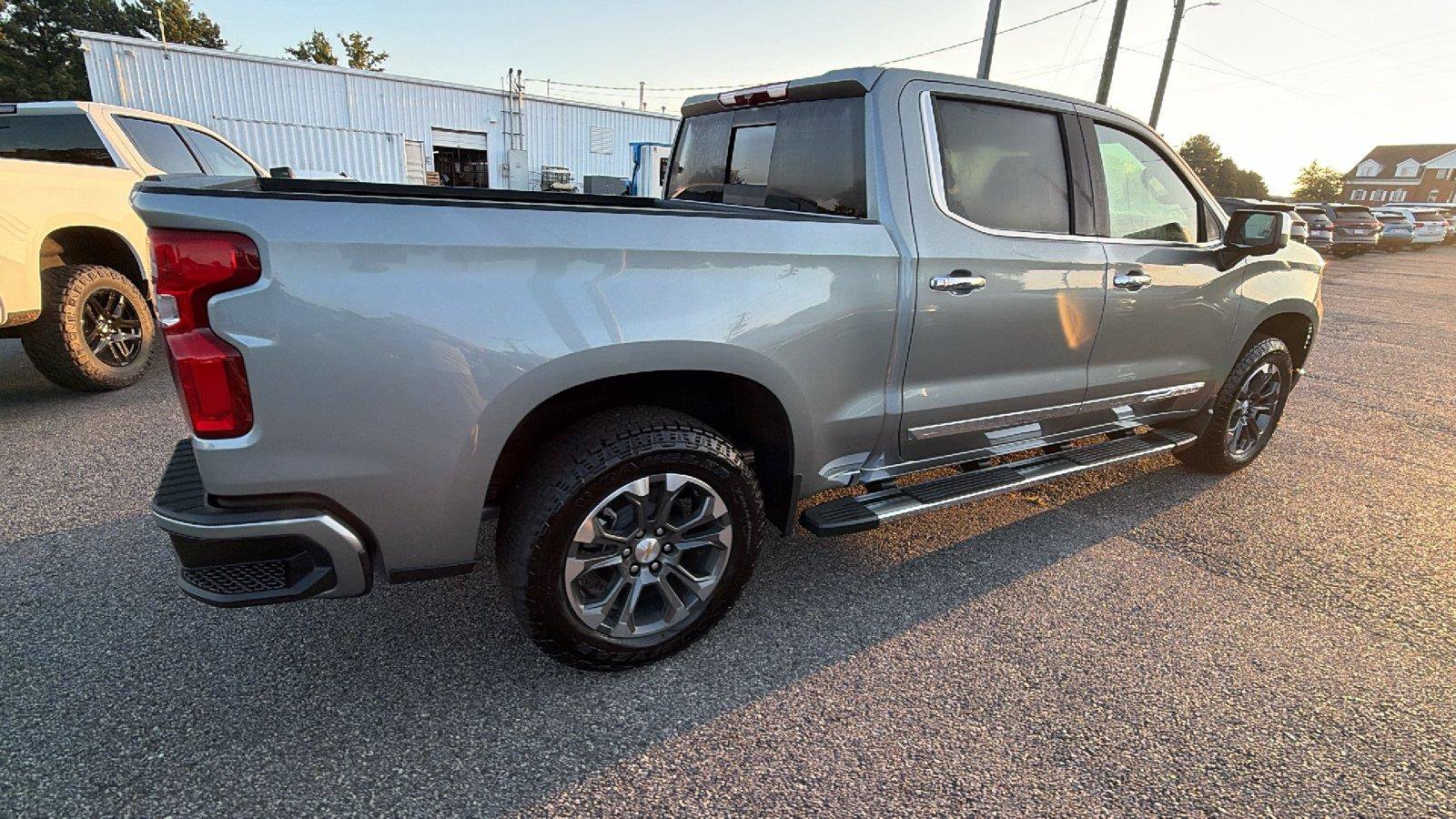 New 2026 Chevrolet Silverado 1500 High Country w/ Z71 Off-Road Package AWD/4WD image 9