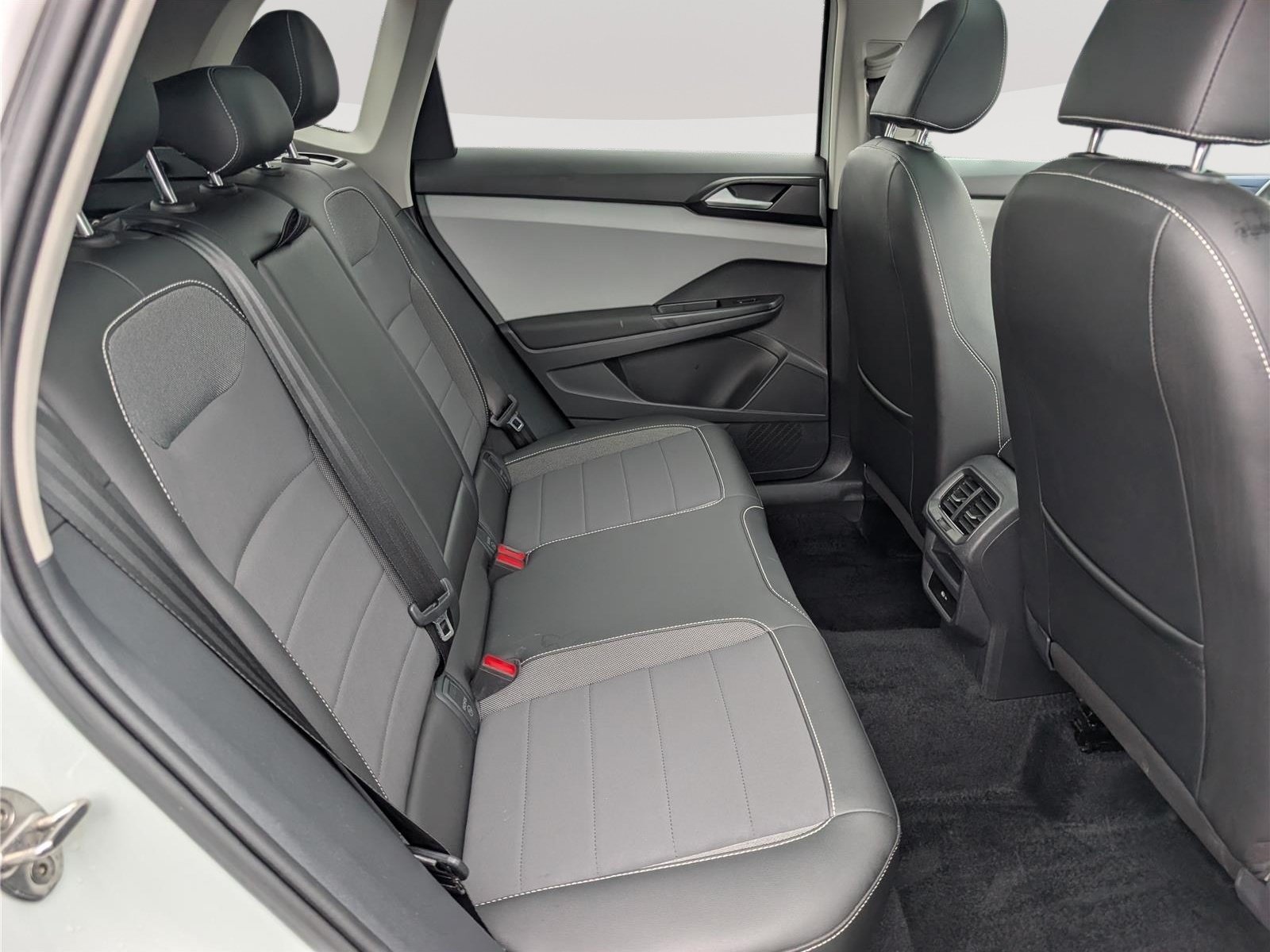 Used 2022 Volkswagen Taos SE w/ Panoramic Sunroof Package AWD/4WD image 13