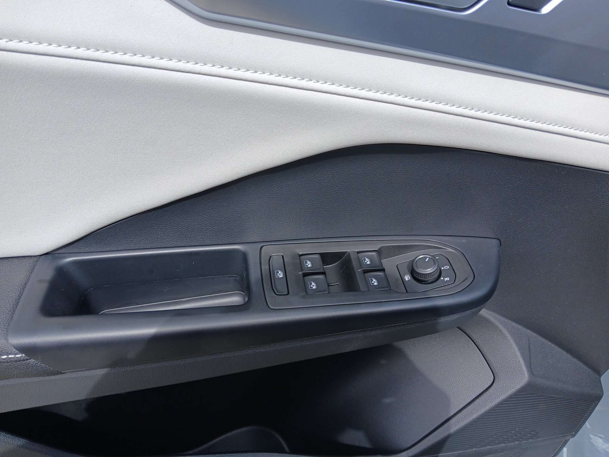 New 2027 Volkswagen Taos SE FWD image 9