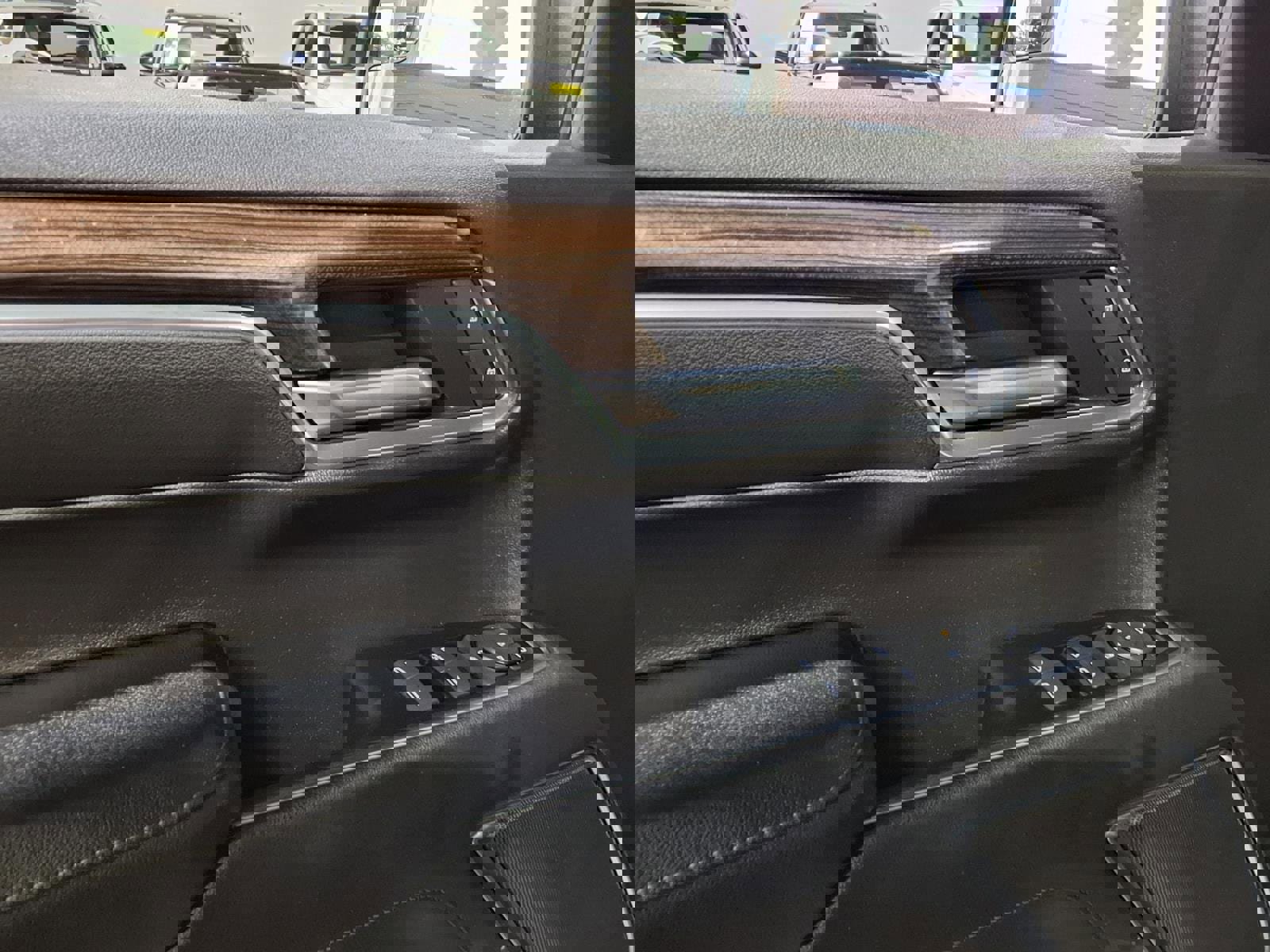 Used 2022 Chevrolet Silverado 1500 LT AWD/4WD image 16