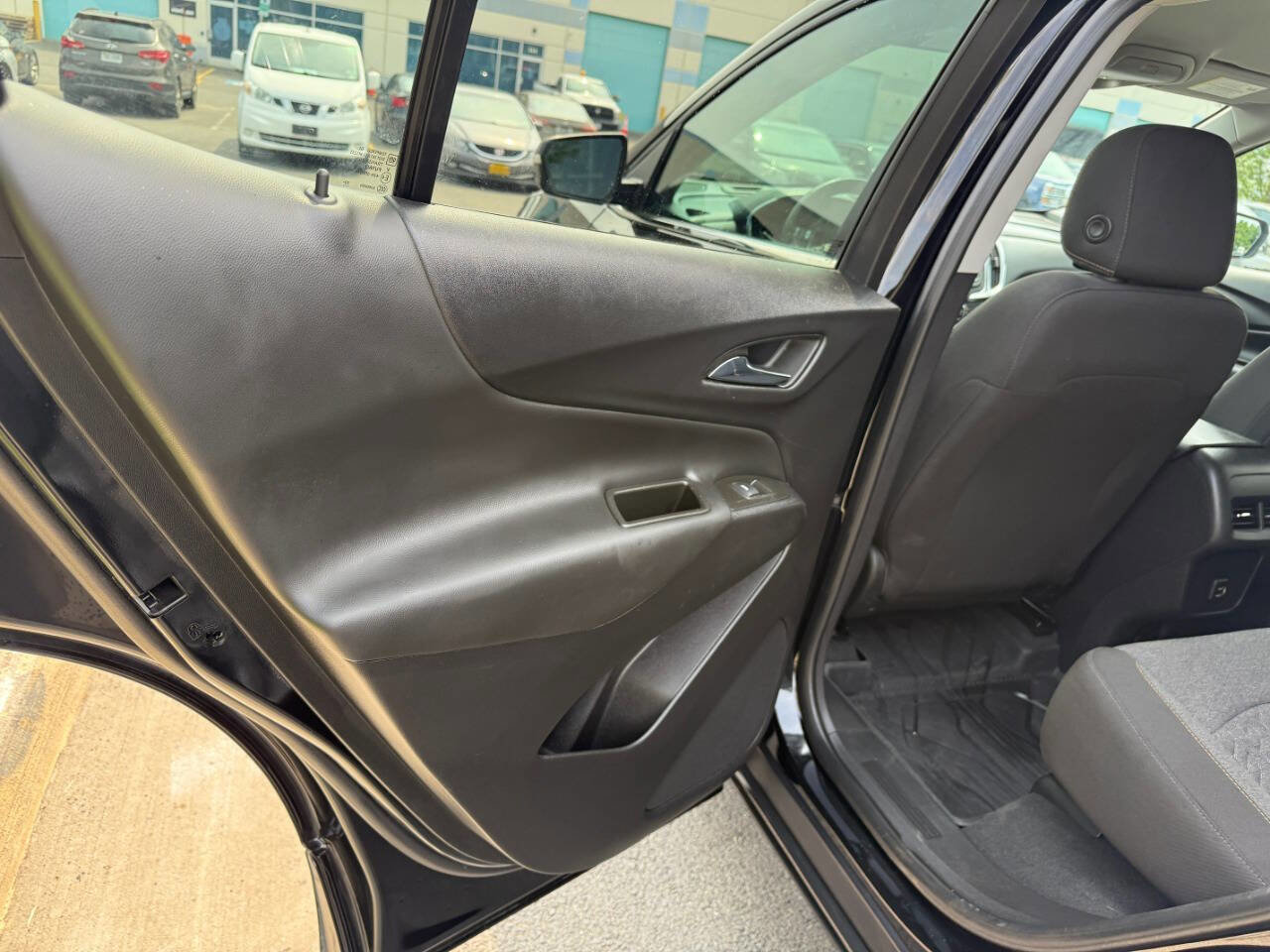Used 2023 Chevrolet Equinox LT image 25