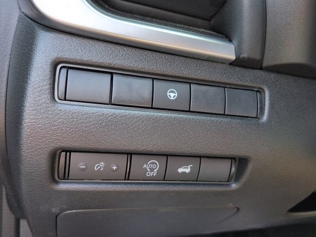 Used 2025 Nissan Rogue SV FWD image 15