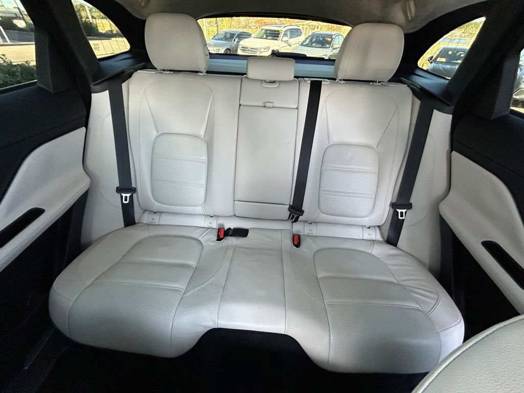 Used 2019 Jaguar F-PACE Prestige image 13