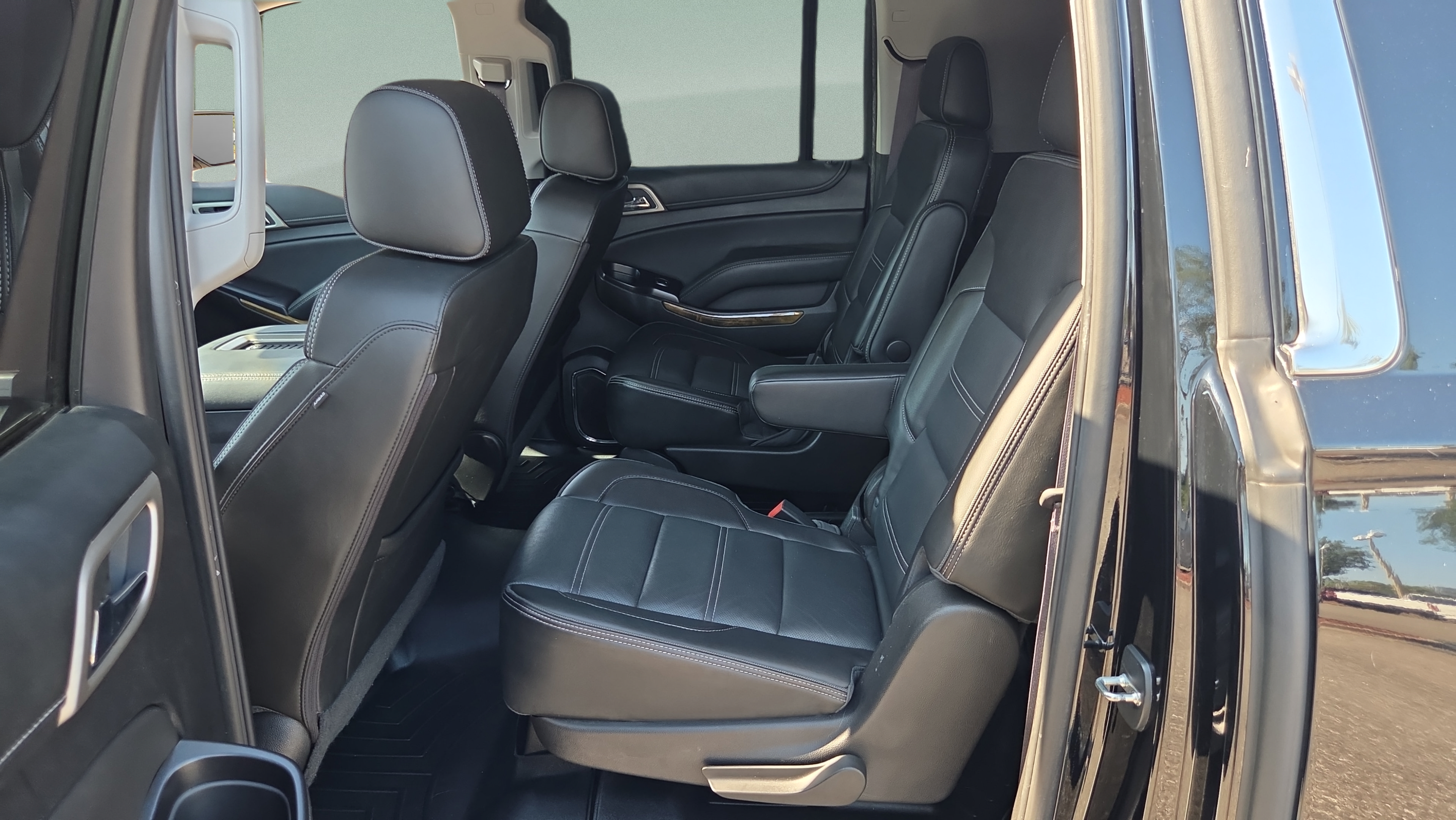 Used 2017 GMC Yukon XL Denali w/ Open Road Package AWD/4WD image 10
