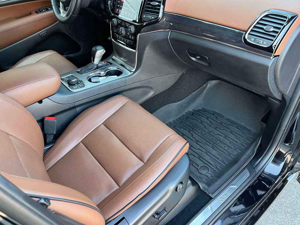Used 2020 Jeep Grand Cherokee Overland AWD/4WD image 22