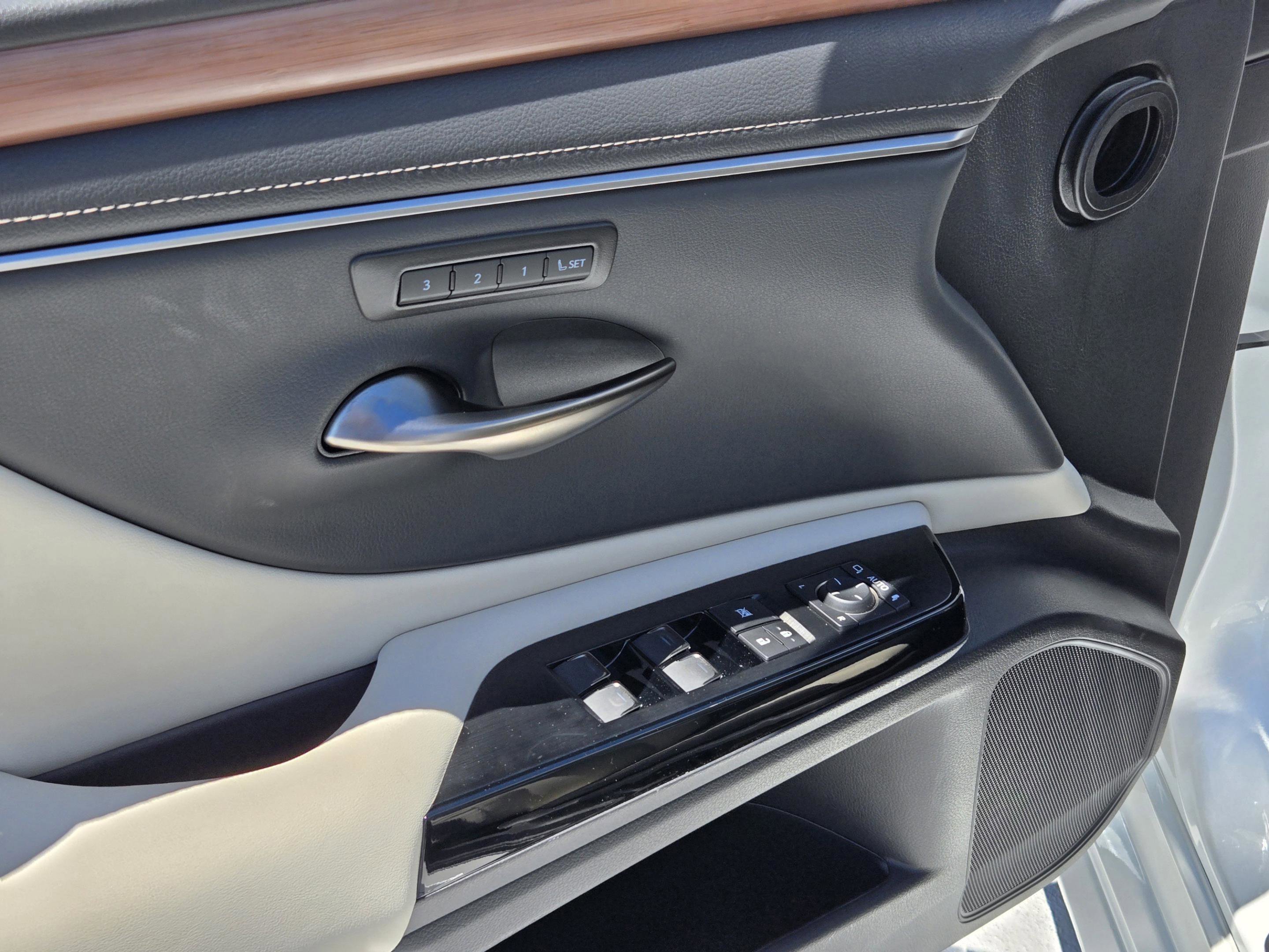 Certified 2025 Lexus ES 350 w/ Premium Package FWD image 10