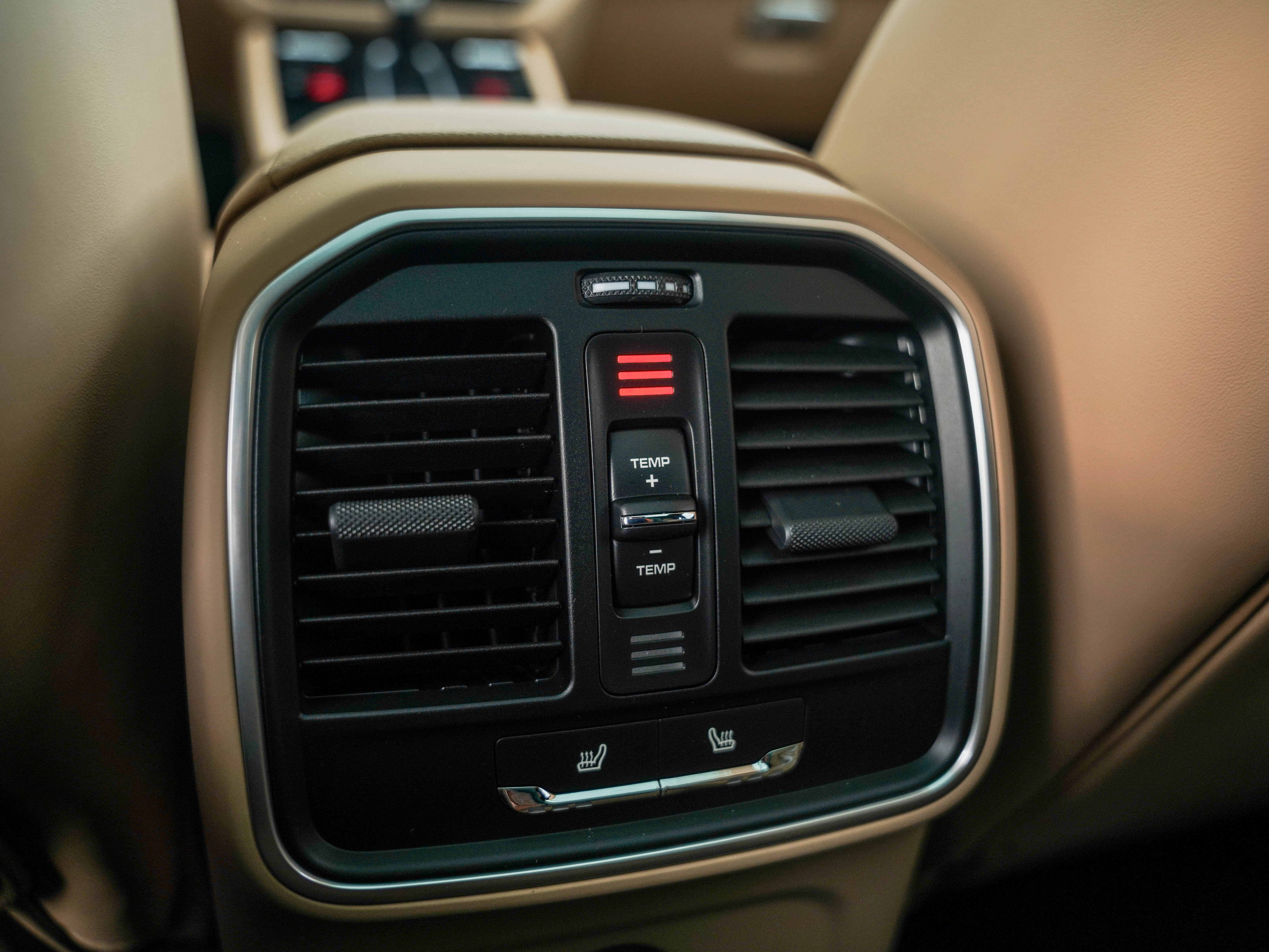 New 2026 Porsche Macan image 28