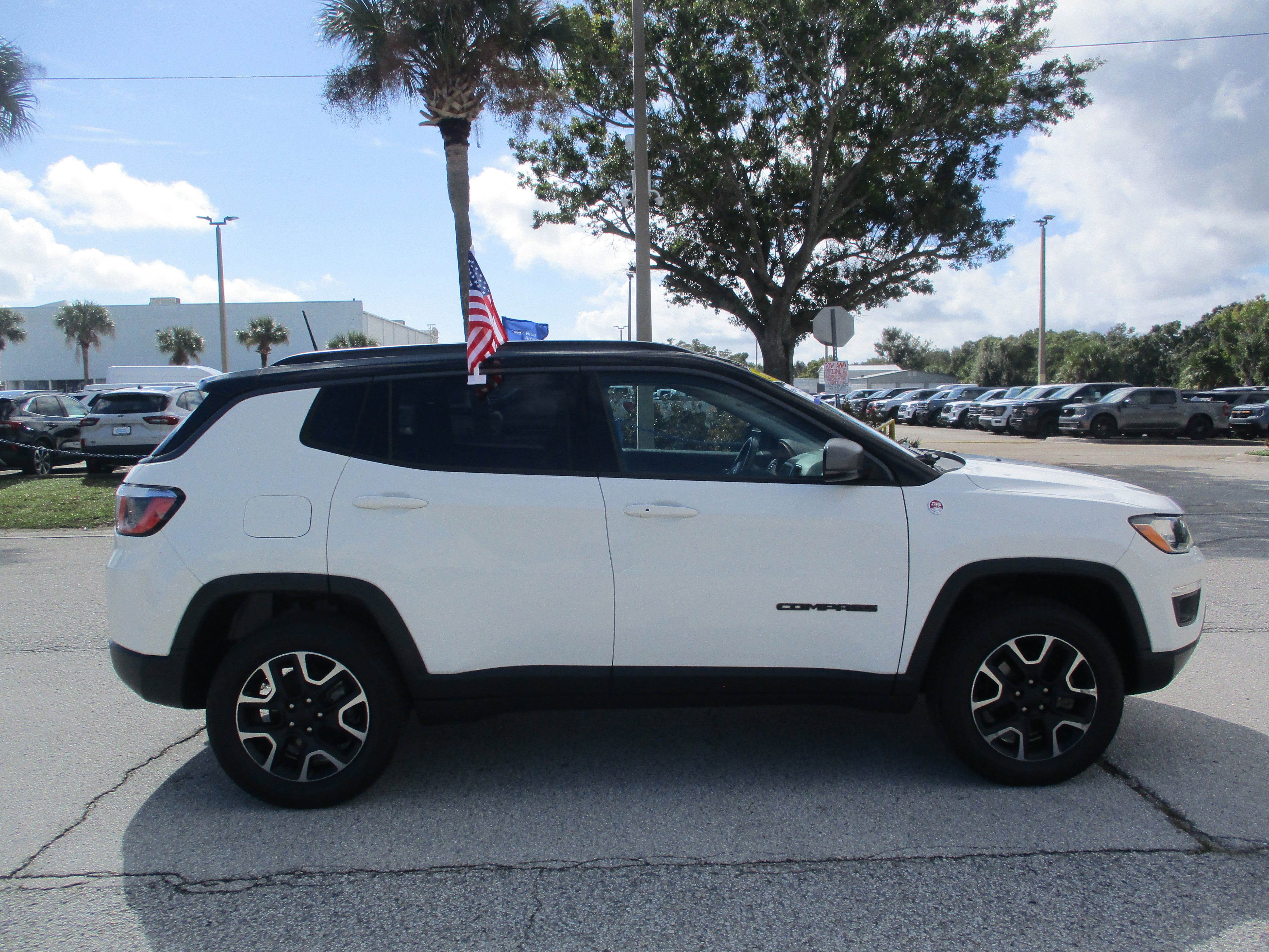 Used 2019 Jeep Compass Trailhawk image 7