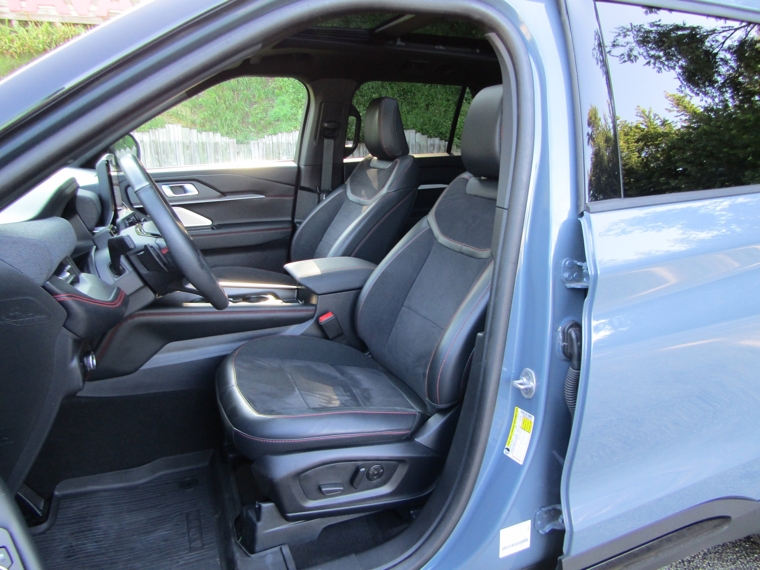 Used 2025 Ford Explorer ST w/ Sun And Sound Package AWD/4WD image 12