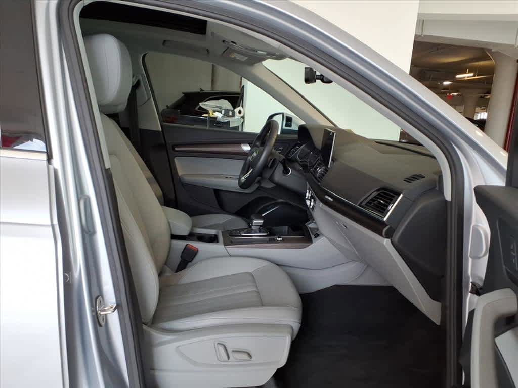 Used 2023 Audi Q5 2.0T Premium w/ Convenience Package AWD/4WD image 21