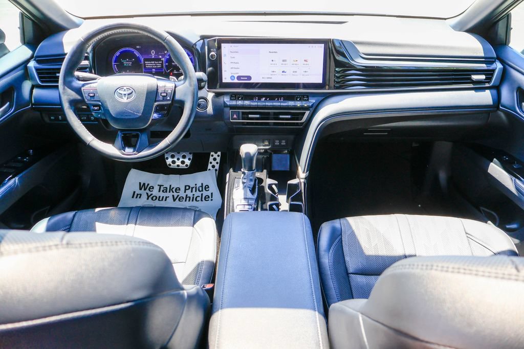 Used 2025 Toyota Camry XSE FWD image 8