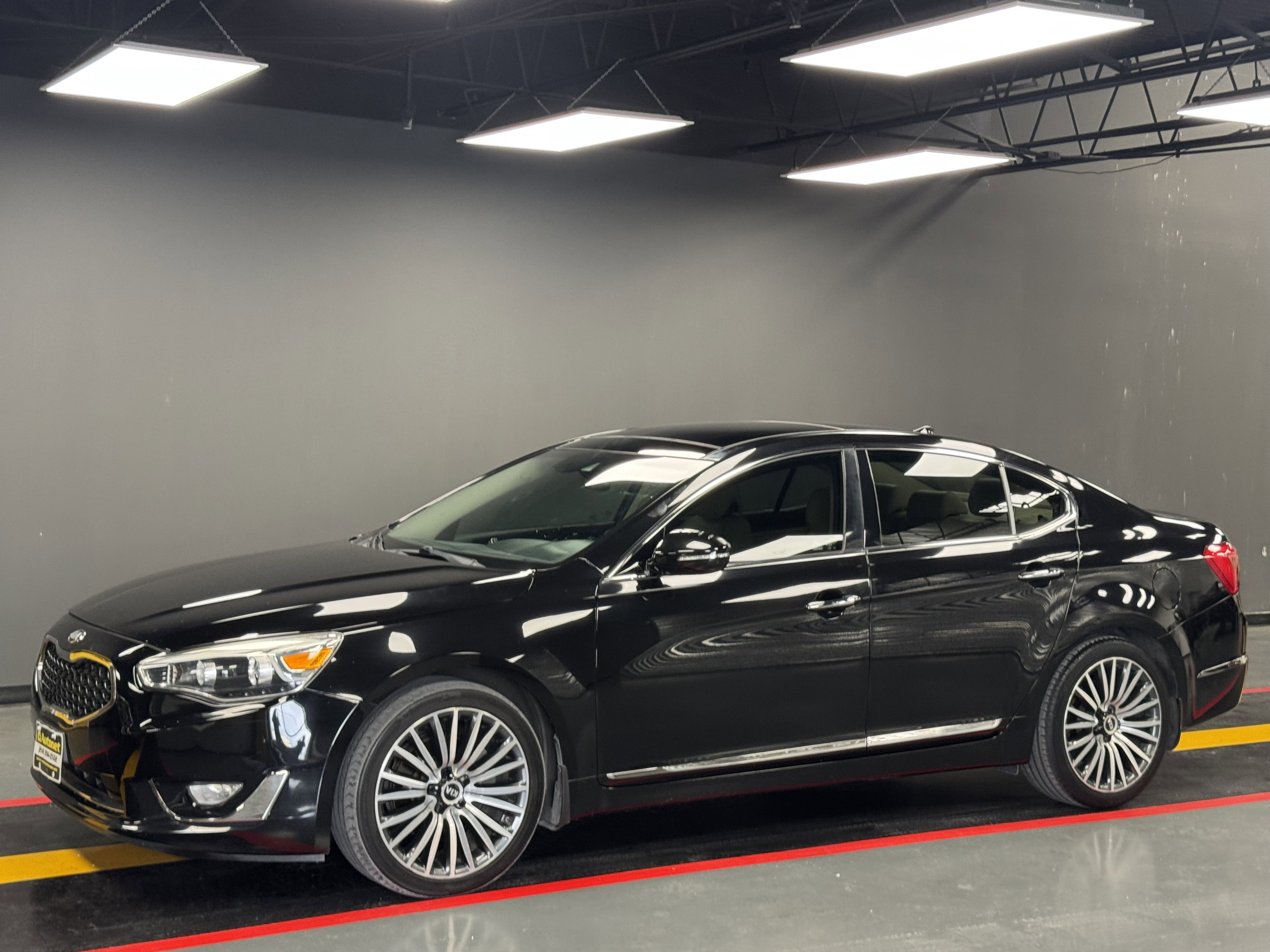 Used 2015 Kia Cadenza Premium w/ Technology Package FWD image 1