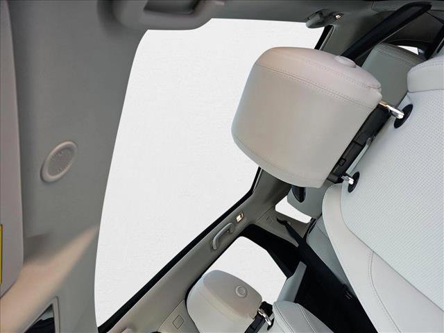 New 2025 Land Rover Discovery Sport S image 28