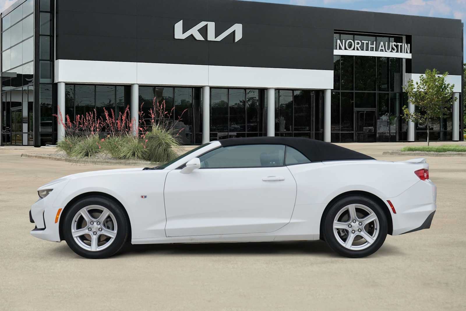 Used 2023 Chevrolet Camaro LT RWD image 3