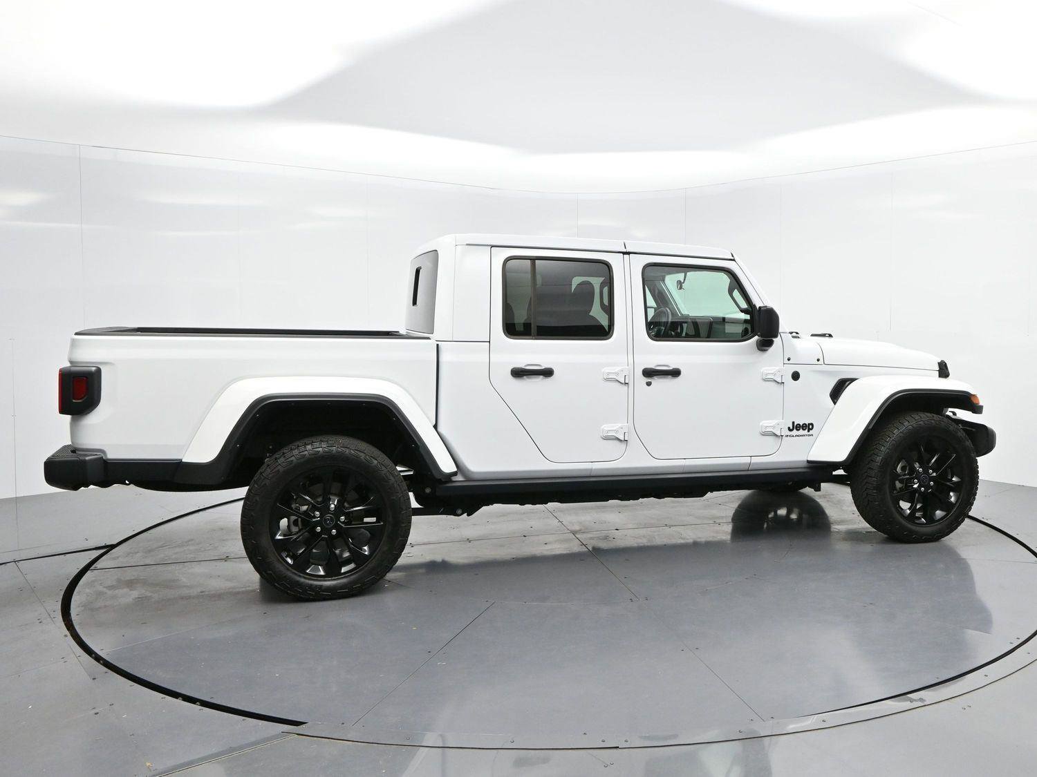 Used 2024 Jeep Gladiator Sport AWD/4WD image 8
