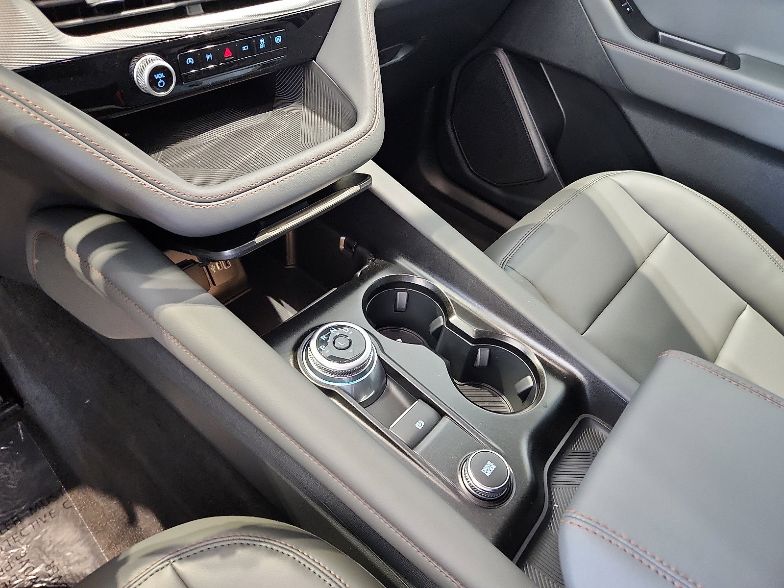 New 2025 Ford Explorer Active w/ Active Comfort Package image 17
