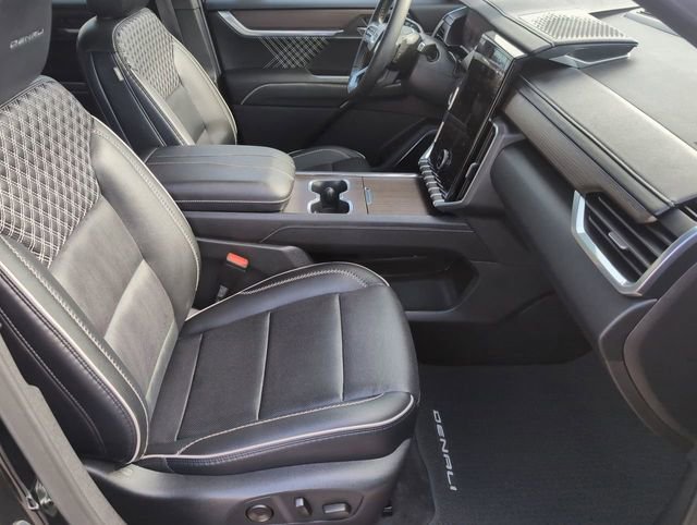 Used 2024 GMC Acadia Denali image 29