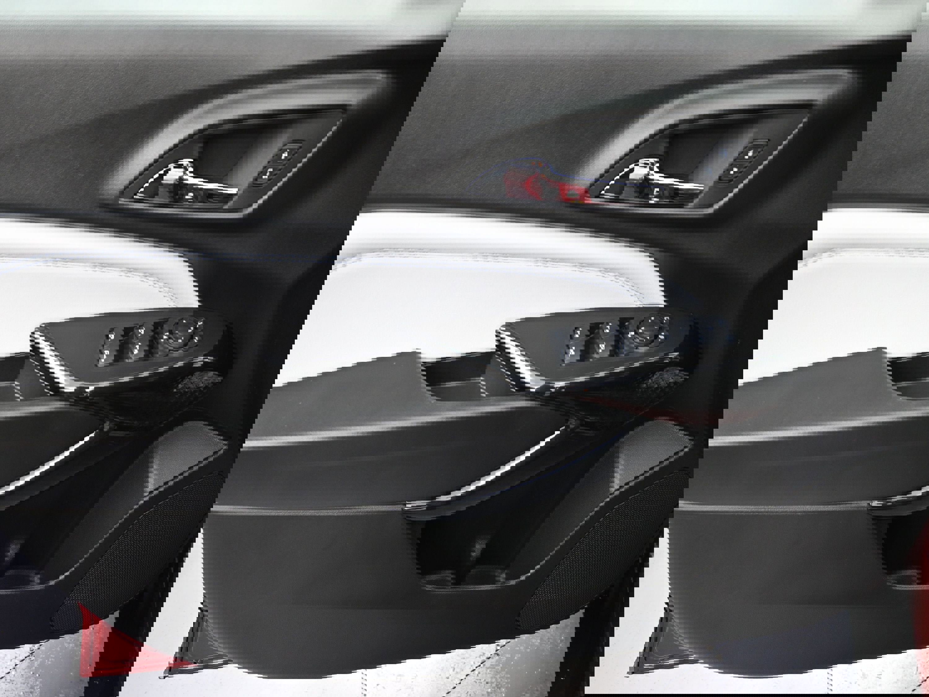 Used 2025 Chevrolet Trax LT w/ LT Convenience Package image 23