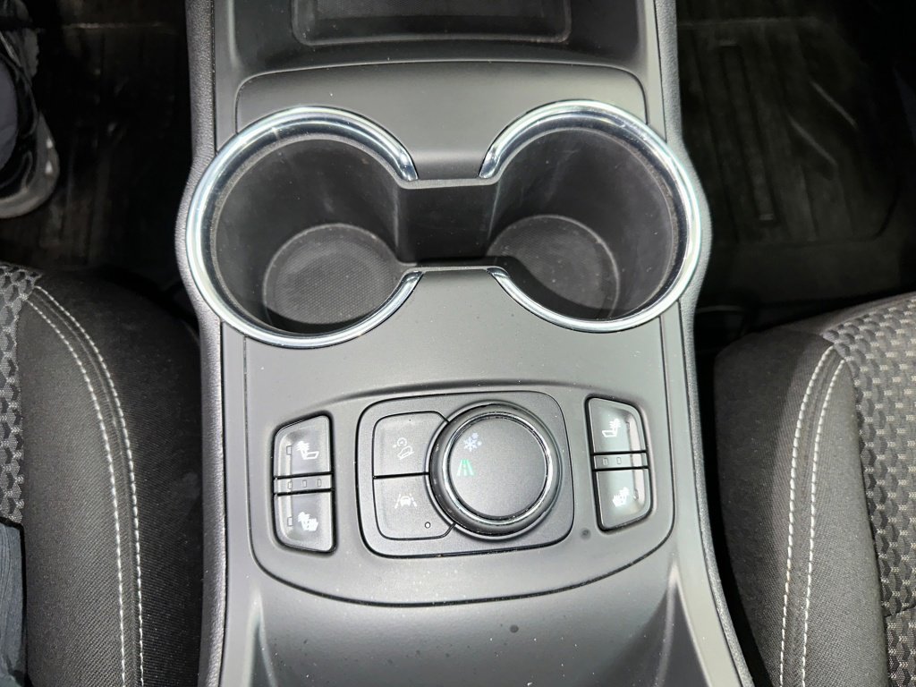 Used 2023 GMC Terrain SLE w/ Driver Convenience Package image 17