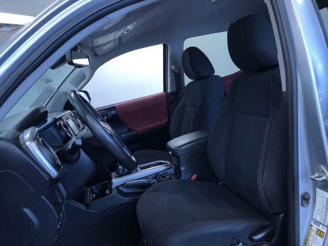 Used 2018 Toyota Tacoma SR5 AWD/4WD image 13