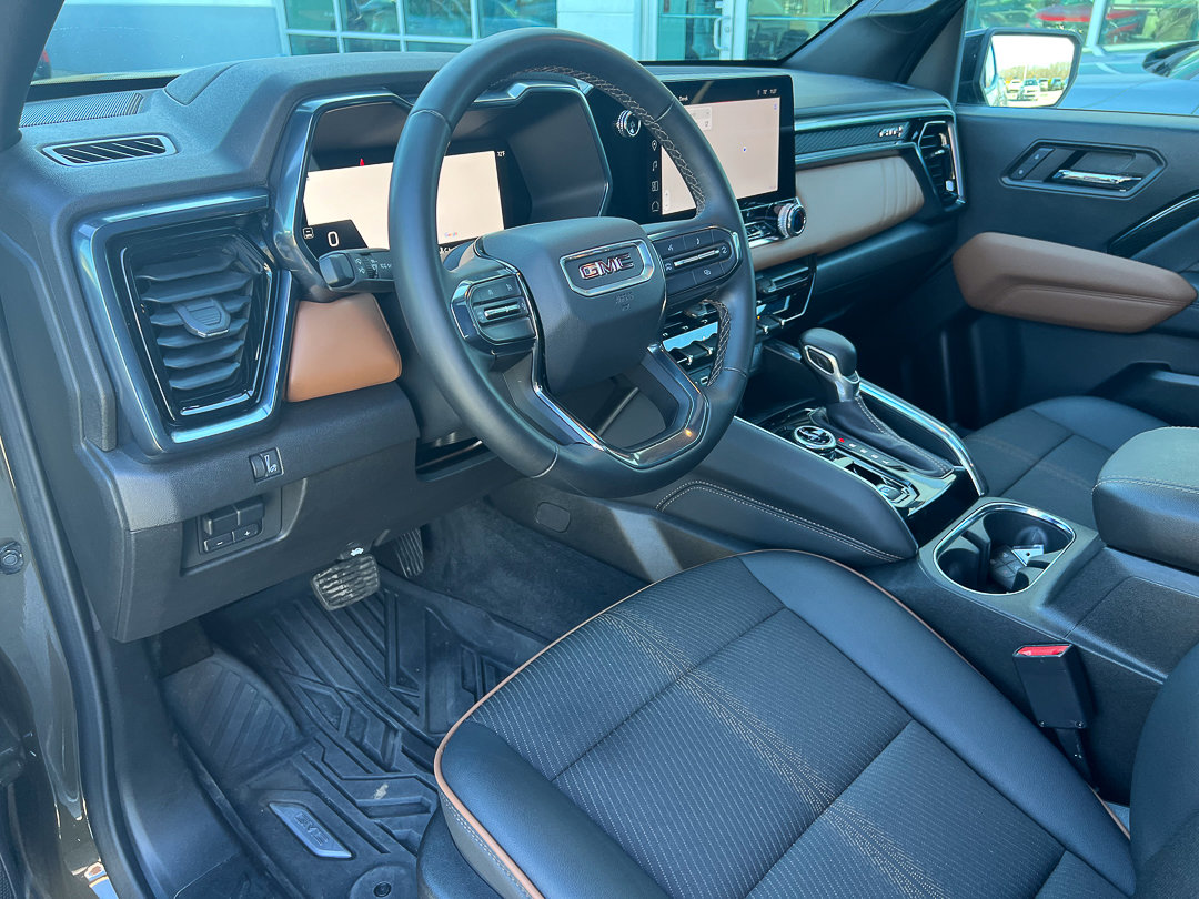 Used 2024 GMC Canyon AT4 image 16