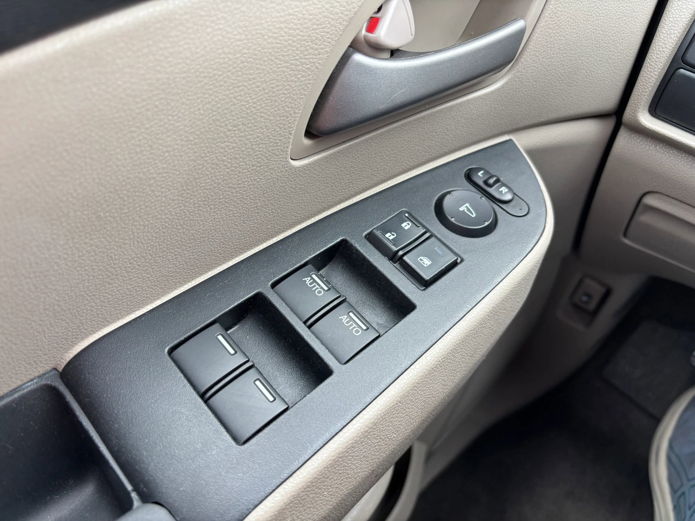 Used 2013 Honda Odyssey LX image 22