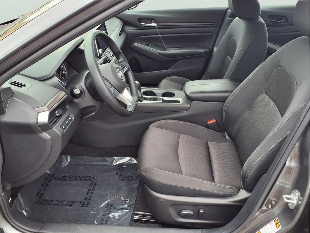 Used 2025 Nissan Altima 2.5 SV FWD image 21