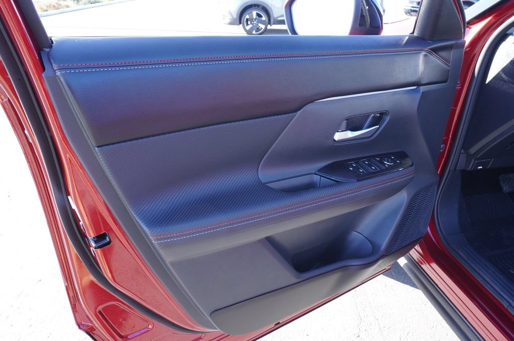 Used 2025 Nissan Kicks SR FWD image 14