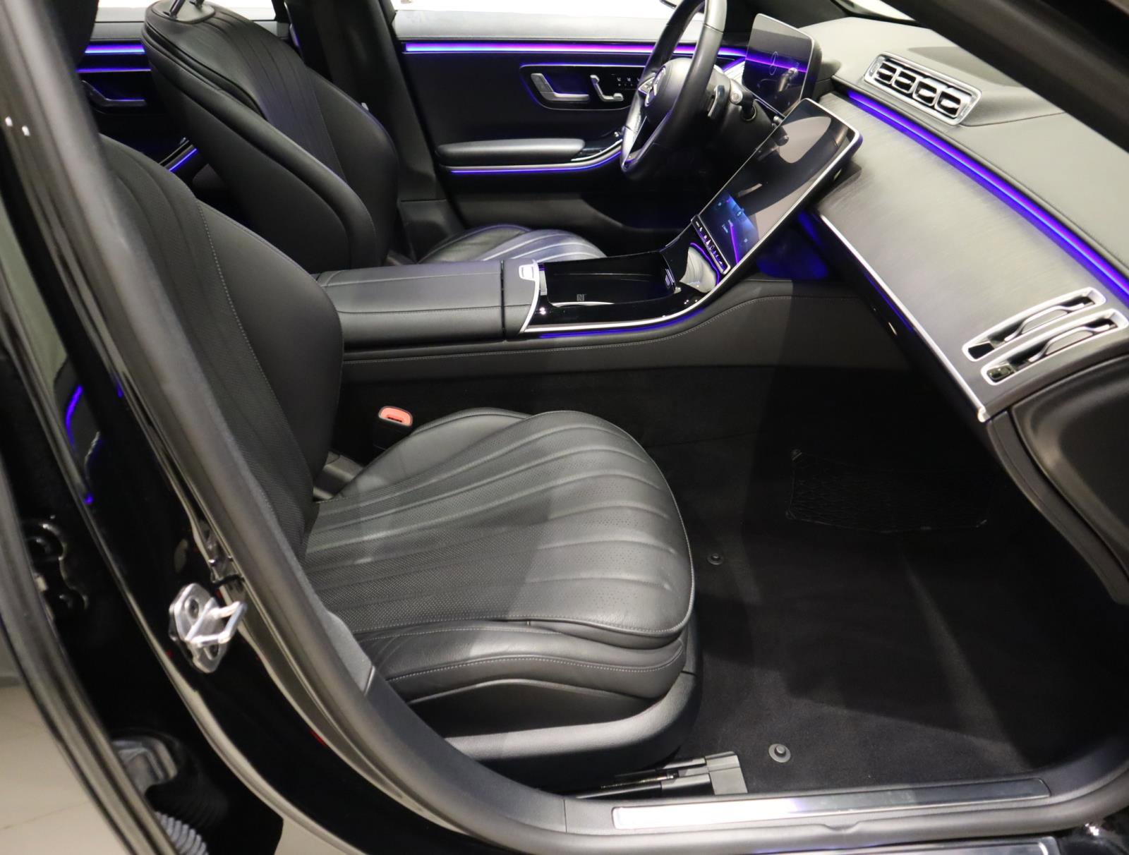 Used 2023 Mercedes-Benz S 580 4MATIC Sedan w/ AMG Line image 17