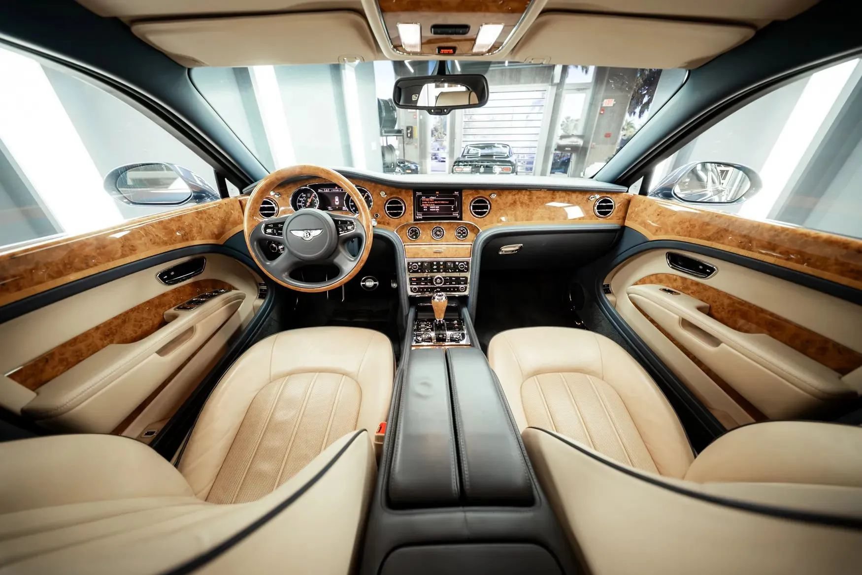 Used 2011 Bentley Mulsanne RWD image 2