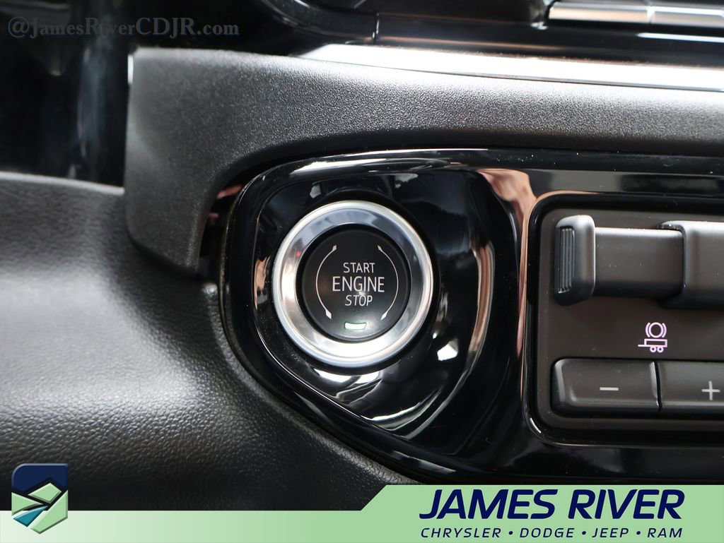 Used 2025 Chevrolet Silverado 2500 LT w/ Convenience Package image 31