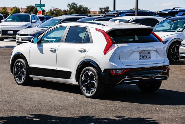 Used 2024 Kia Niro Wave FWD image 2