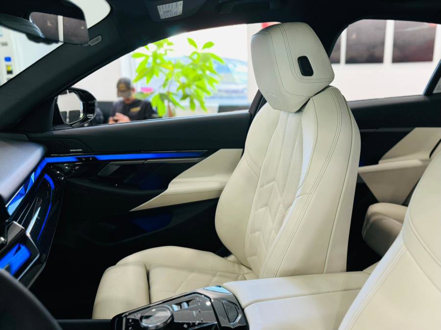 Used 2024 BMW 540i xDrive w/ Premium Package image 16