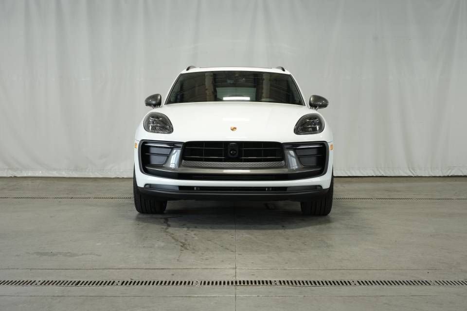 Certified 2025 Porsche Macan Turbo AWD/4WD image 10