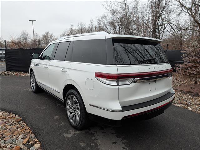 Used 2022 Lincoln Navigator Reserve image 3