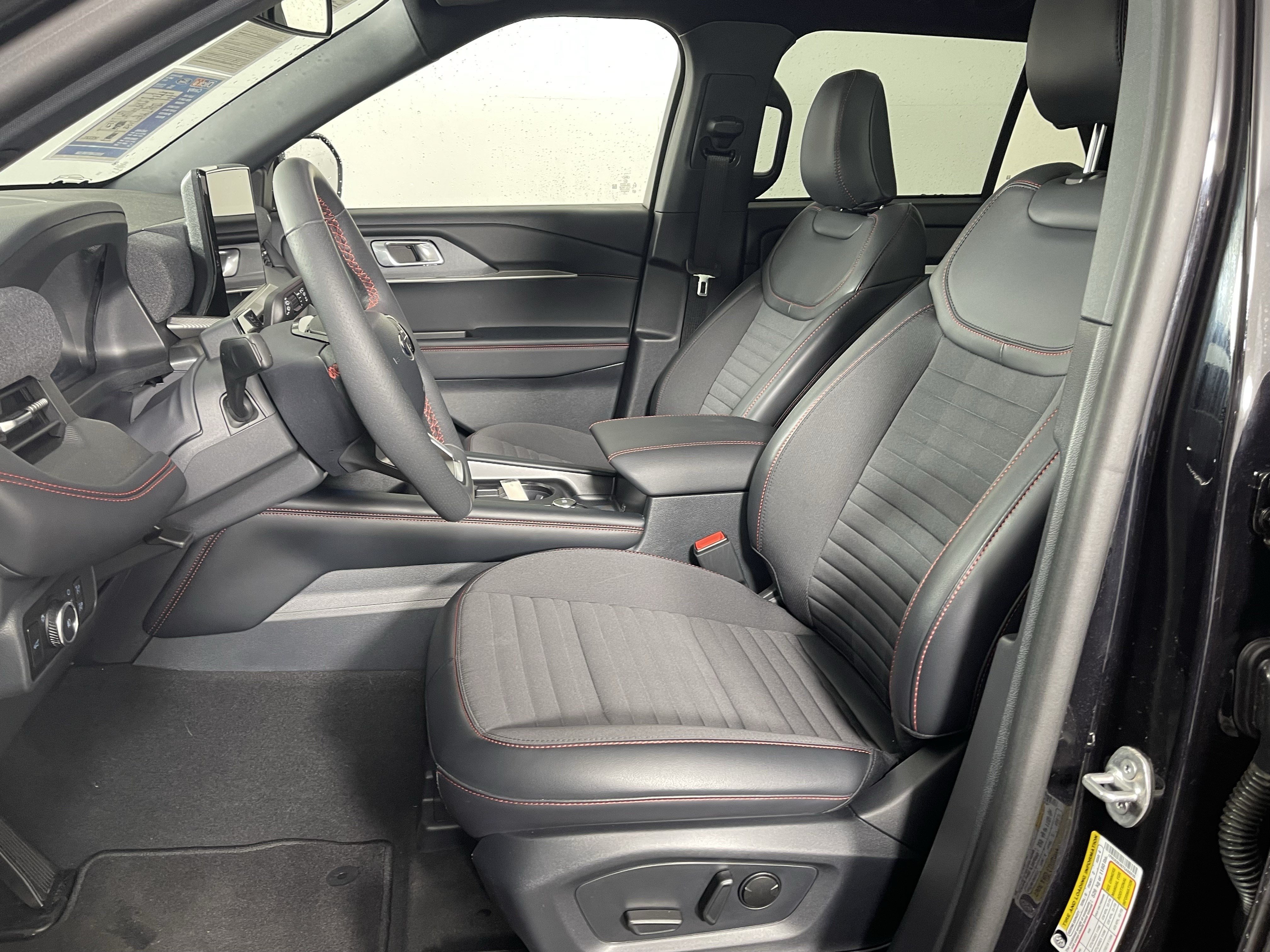 Used 2026 Ford Explorer ST-Line w/ ST-Line Street Pack AWD/4WD image 10