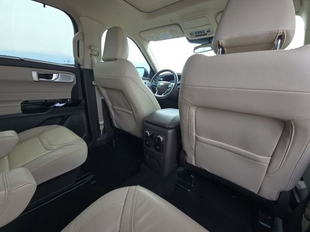 Used 2023 Ford Explorer Platinum w/ Technology Package AWD/4WD image 19