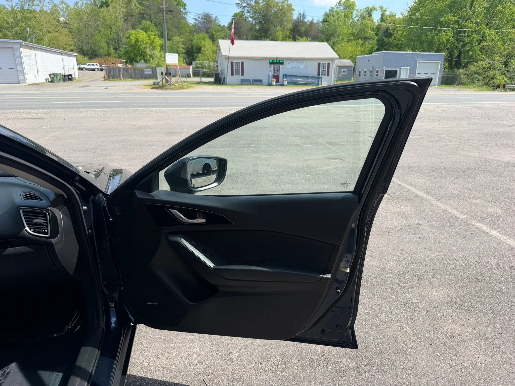 Used 2014 MAZDA MAZDA3 i Touring w/ Technology Package FWD image 14
