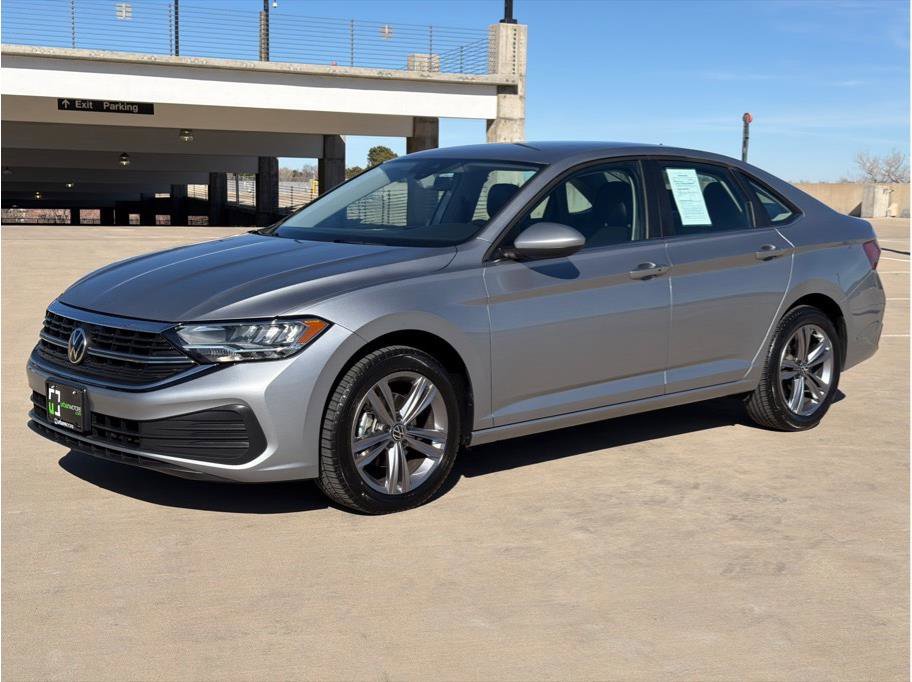 Used 2022 Volkswagen Jetta SE image 3