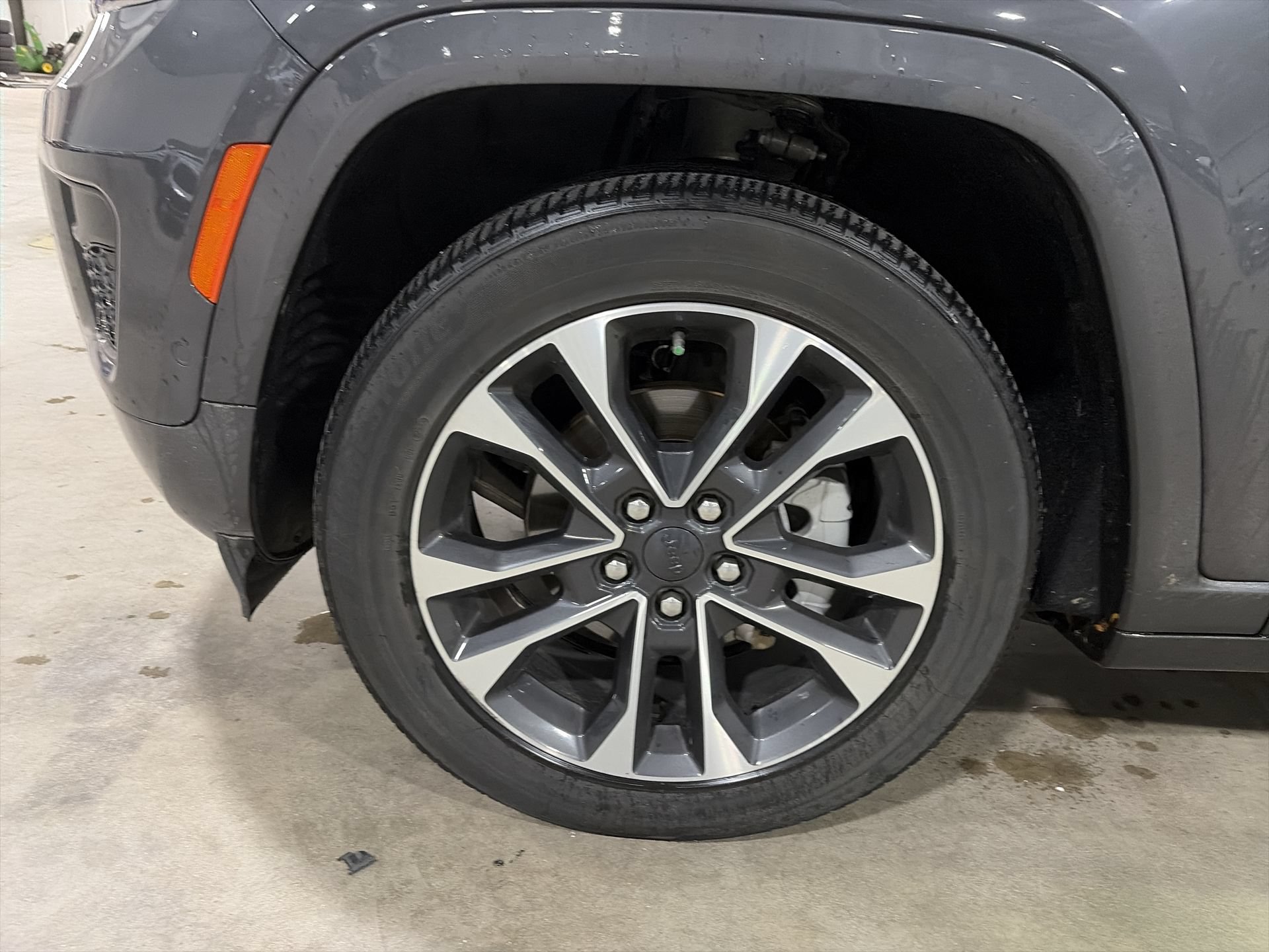 Used 2022 Jeep Grand Cherokee Overland w/ Adv Protech Group III AWD/4WD image 35
