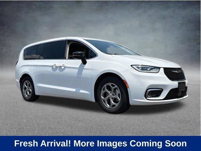 Used 2023 Chrysler Pacifica Touring-L