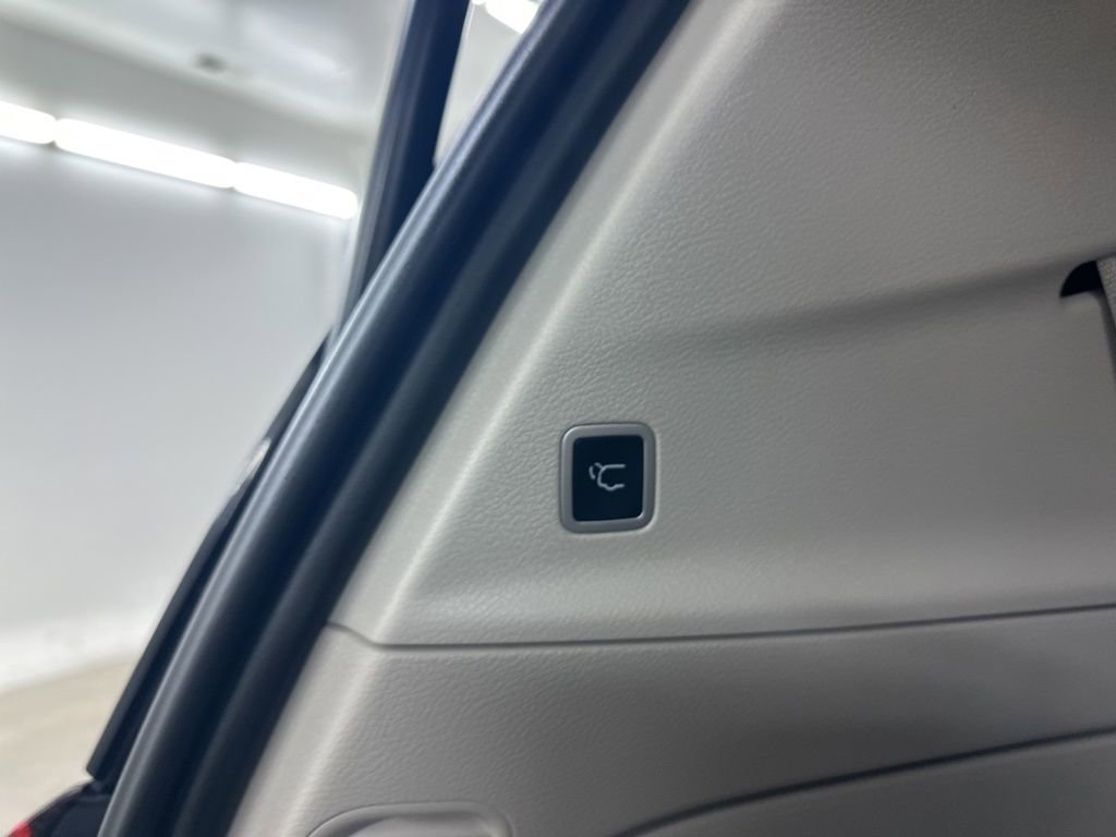 Used 2022 Chrysler Pacifica Limited image 26