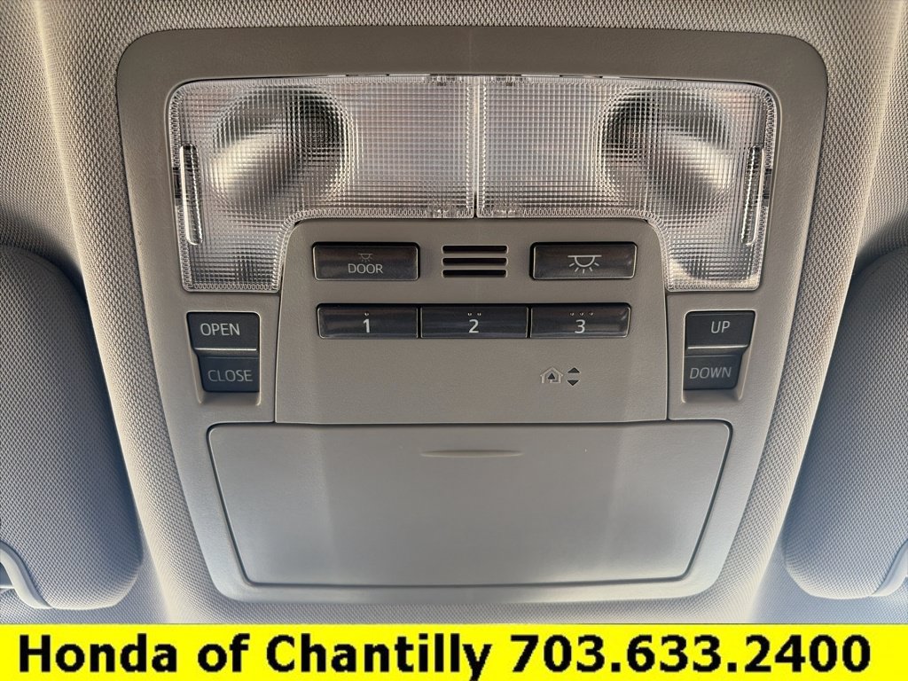 Used 2019 Toyota Highlander XLE AWD/4WD image 16