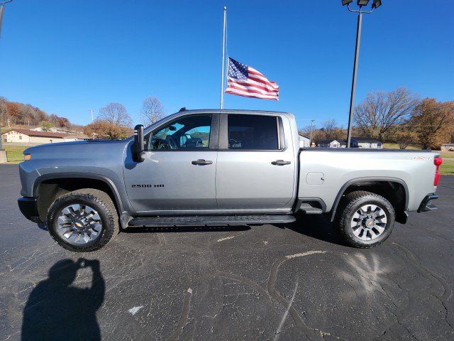 Used 2024 Chevrolet Silverado 2500 Custom w/ Custom Value Package image 2