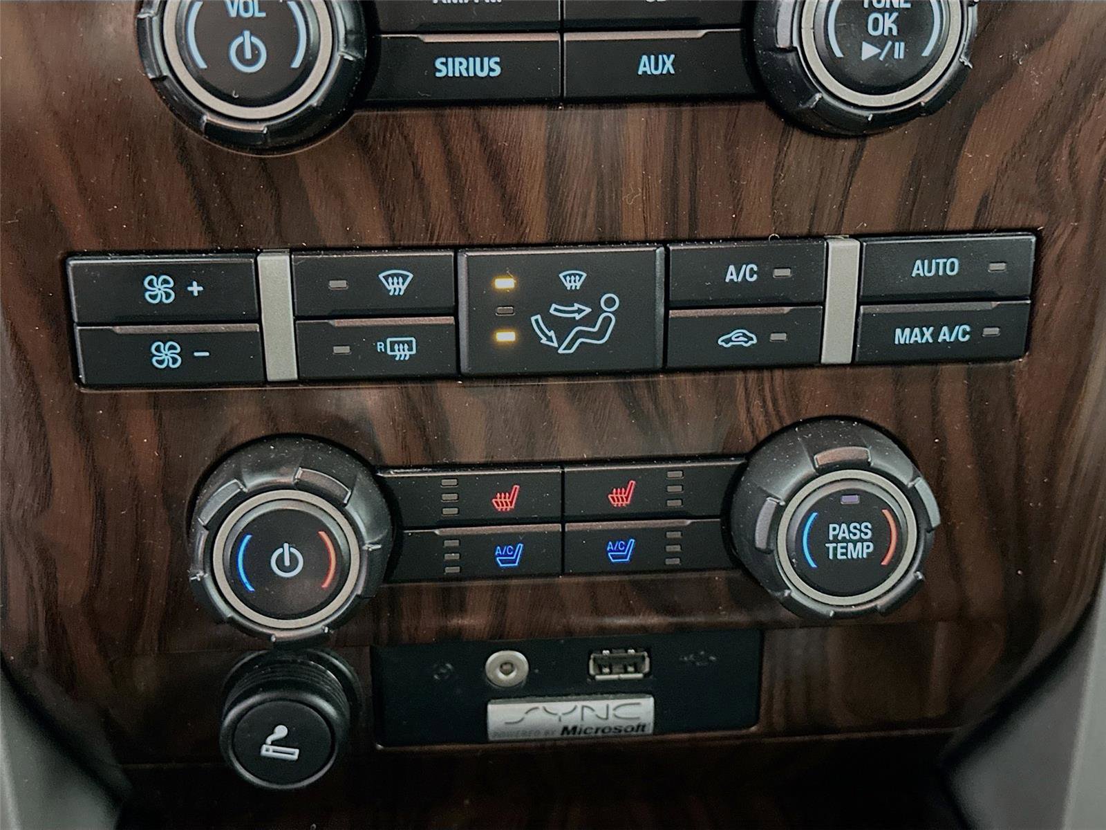 Used 2012 Ford F150 Lariat w/ Lariat Chrome Pkg image 8