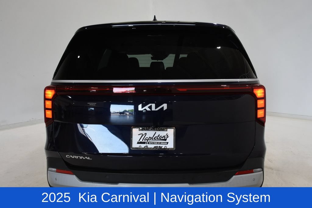 Used 2025 Kia Carnival FWD image 5
