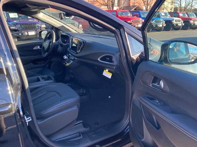 New 2026 Chrysler Pacifica Select w/ S Appearance Package FWD image 29